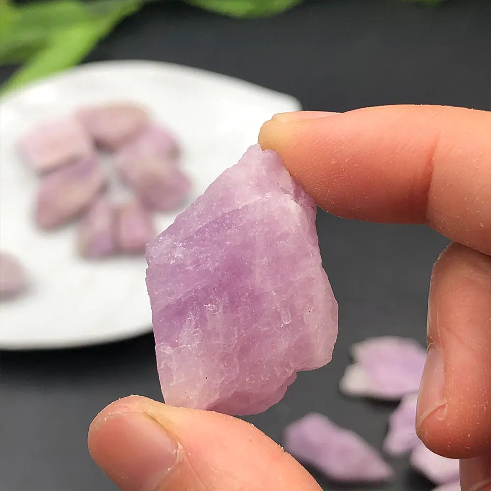 1pc Random Purple Spodumene Kunzite Raw Natural Stone Rough Quartz Crystal Specimen Mineral Healing Home Decoration Gemstone